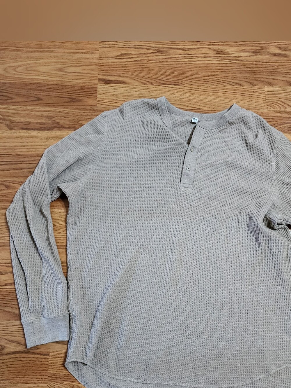 Uniqlo Men’s XL Waffle Knit Henley Shirt Beige Long Sleeve Thermal Cotton Blend